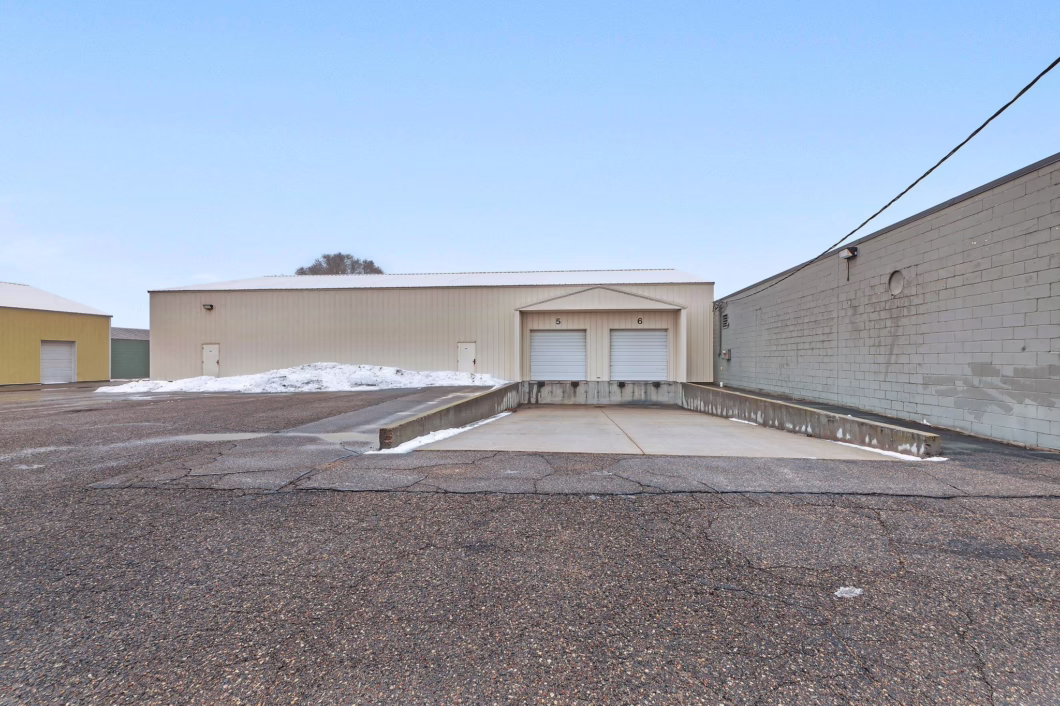 6695307 585 1st Street Se