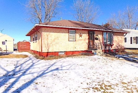 6490496 1913 Cedar Avenue