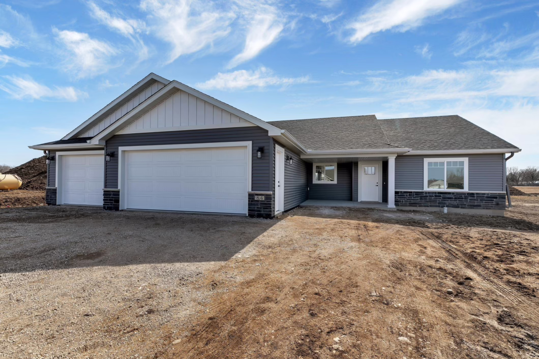 6502187 84 Meadow Lane