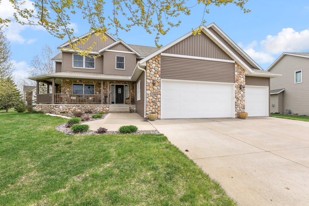 6526103 700 Falcon Court