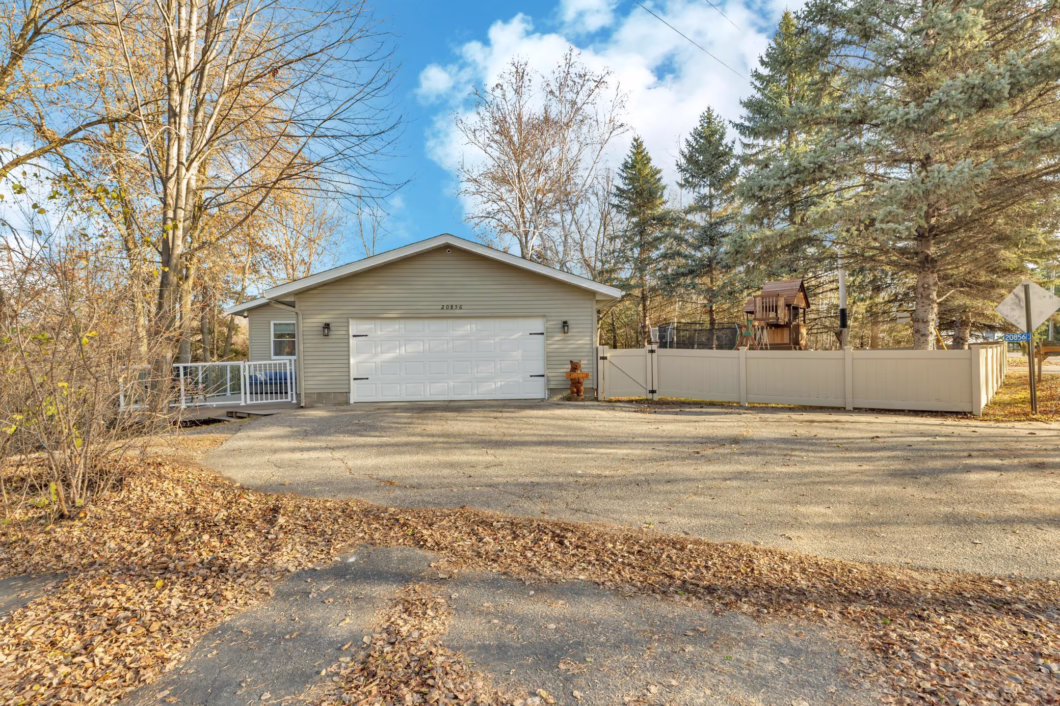 6633336 20856 Elmdale Road