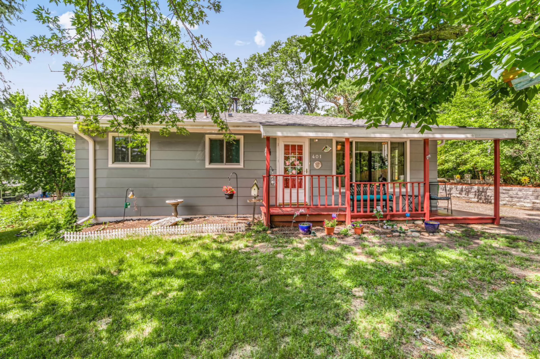 6756088 401 2nd Street S