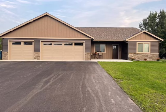 7003622 1308 Iris Lane Ne