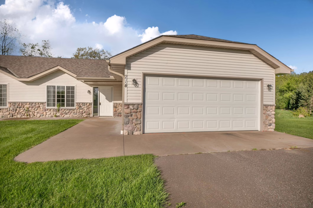 7038302 214 Appaloosa Court