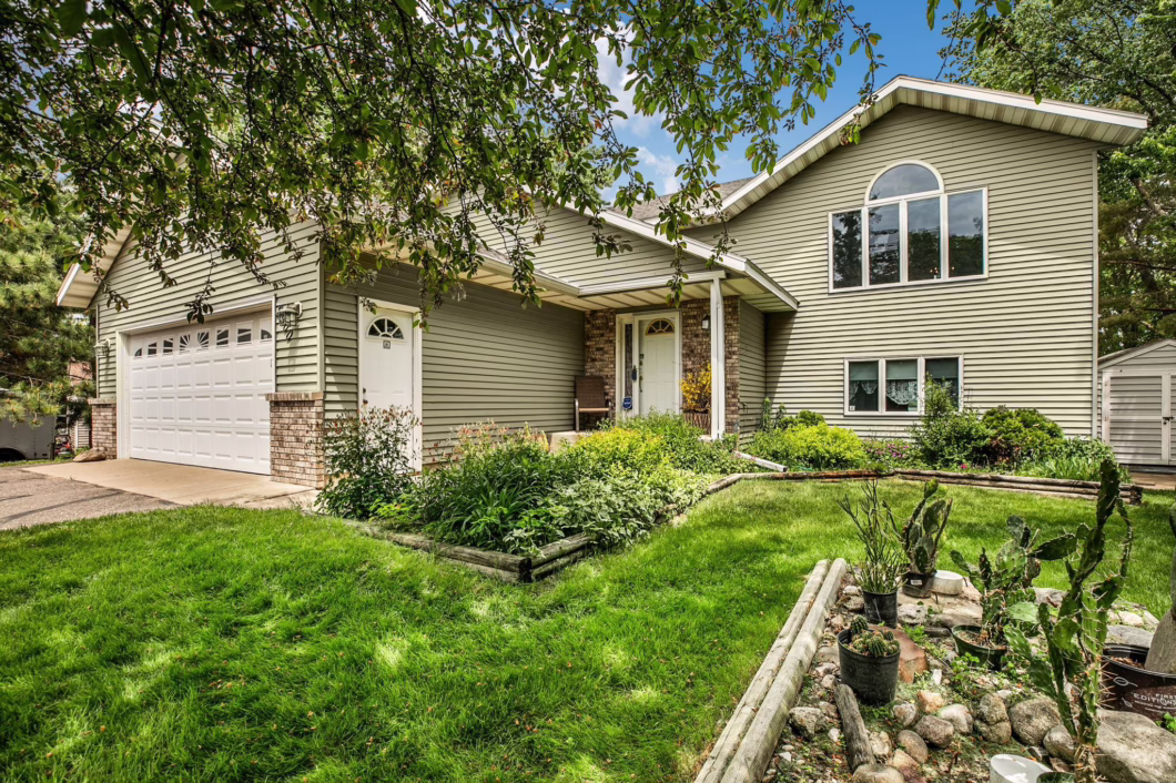 7047255 9900 W Lake Court