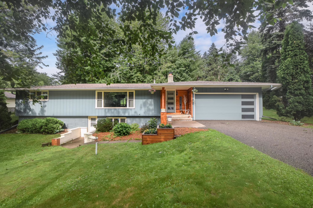7056379 1615 Calvary Court