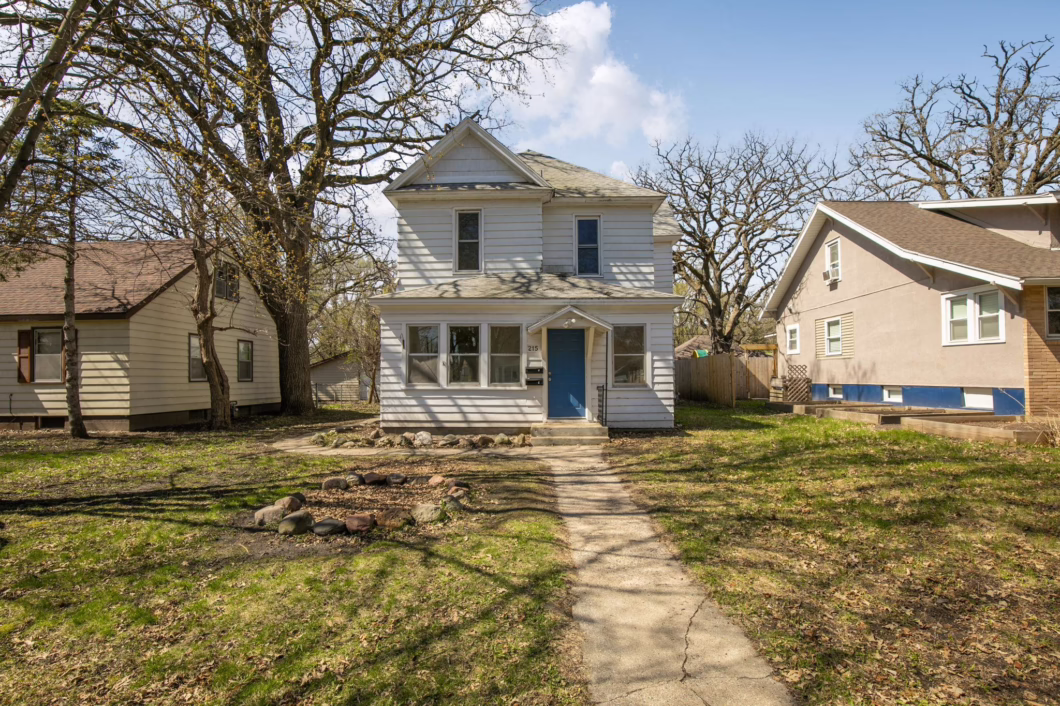 7065322 215 3rd Avenue Ne