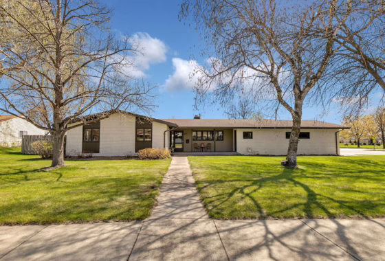 7067958 420 6th Avenue N