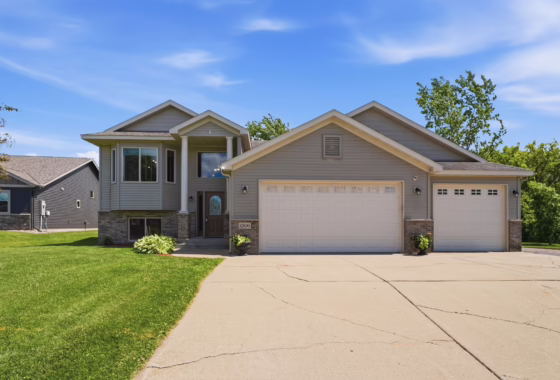 7080387 1306 Iris Lane Ne