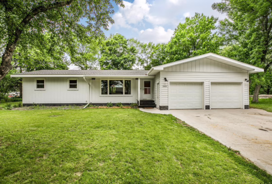7085215 940 Hamlet Drive N
