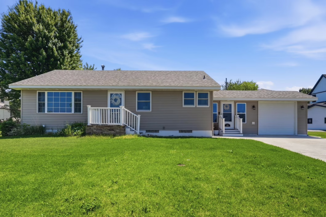 7090489 430 Lake Avenue