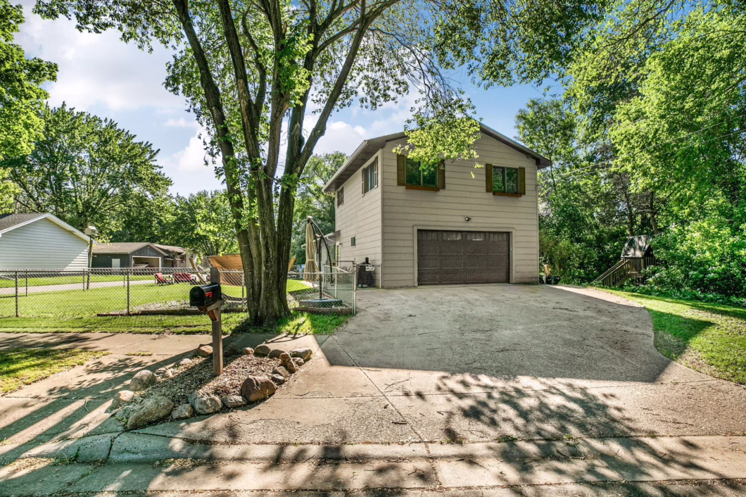 7092860 300 7th Avenue S