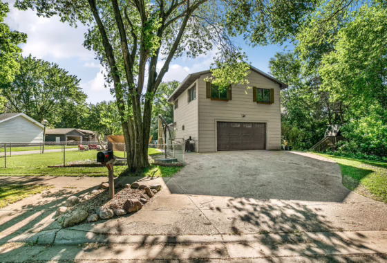 7092860 300 7th Avenue S