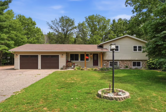 7118076 214 Highview Drive W