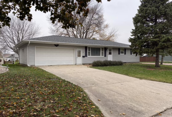 6454092 908 N Renville Street