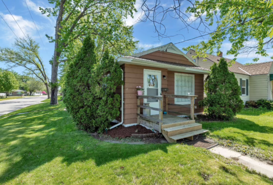 6533289 152 30th Avenue N