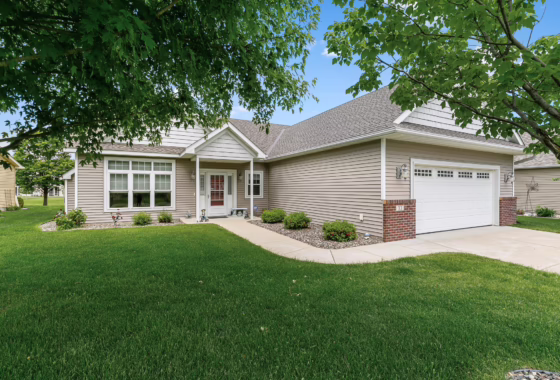6541542 33 Waterford Lane