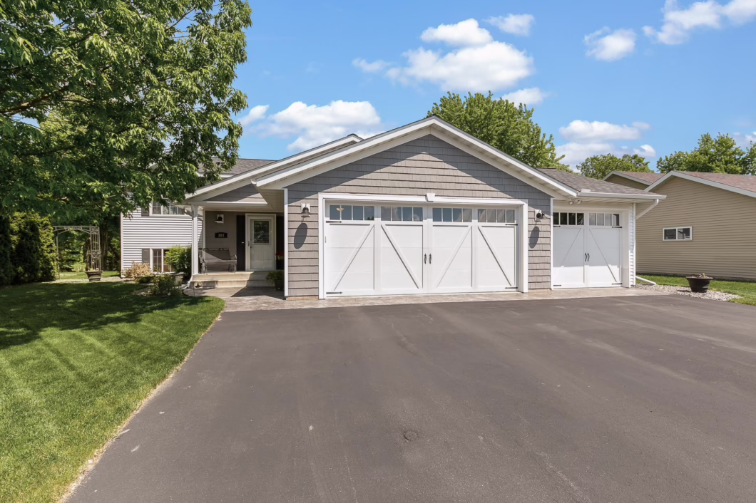 6542039 303 Sunset Court