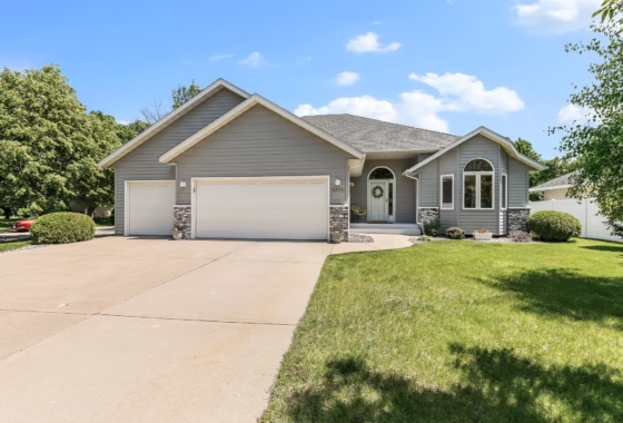 6549094 2206 Viking Drive