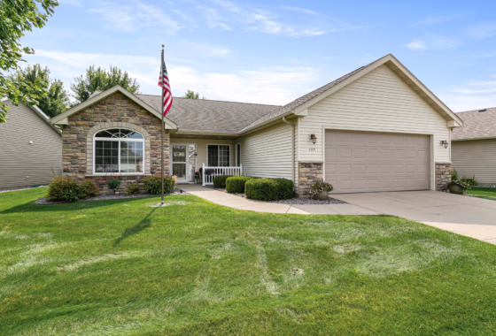 6586934 197 Glenview Loop