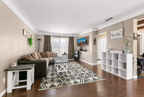 6595804 2640 Clearwater Road