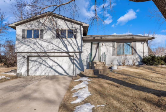 6646002 6215 Laurel Road