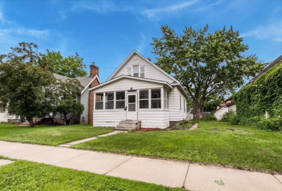 6744414 736 15th Avenue S