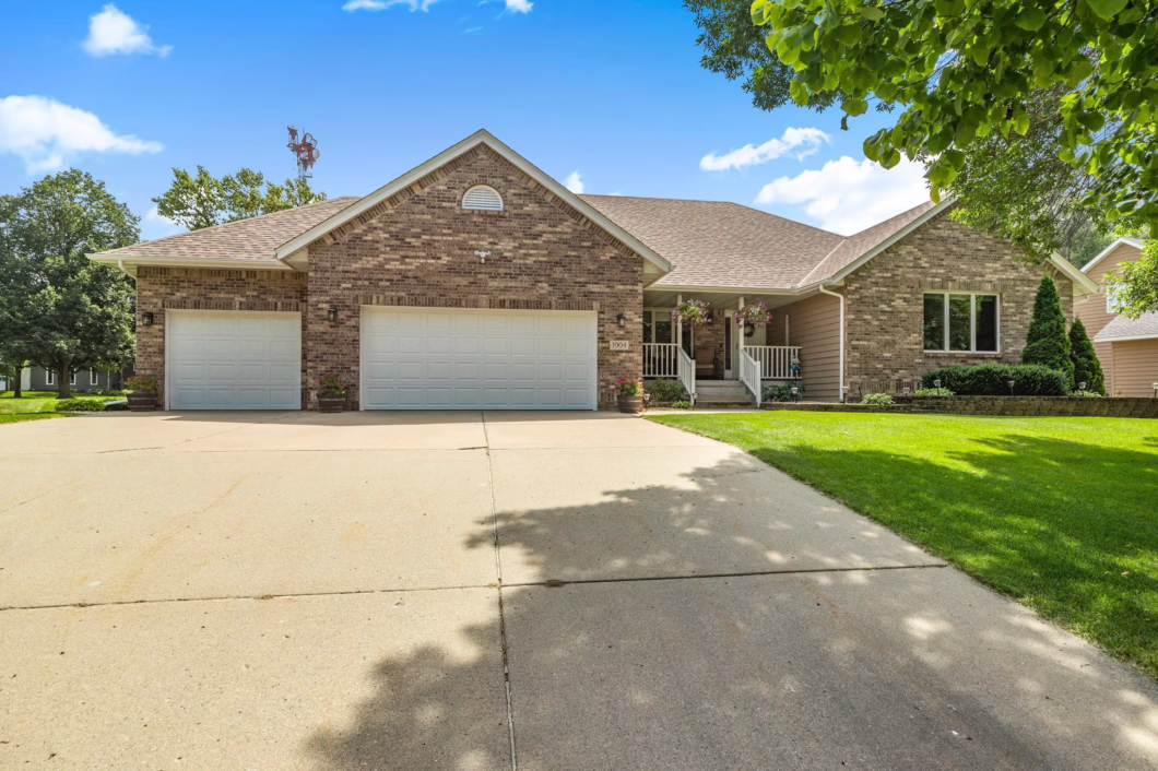 6774016 1904 Red Fox Road
