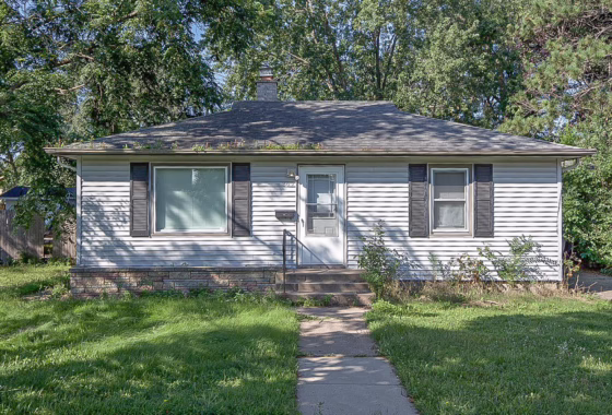 6776477 809 10th Avenue N