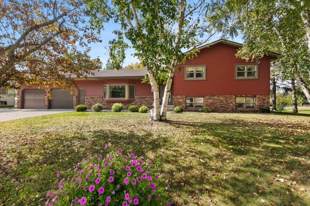 6790305 121 Main Street