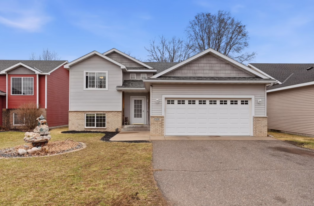7044047 1208 Knickerbocker Court