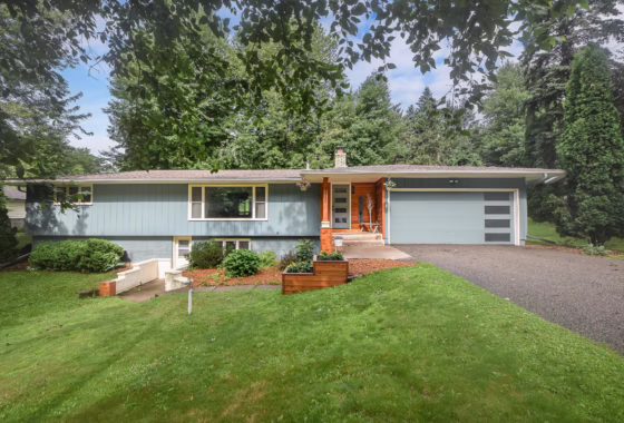 7056379 1615 Calvary Court