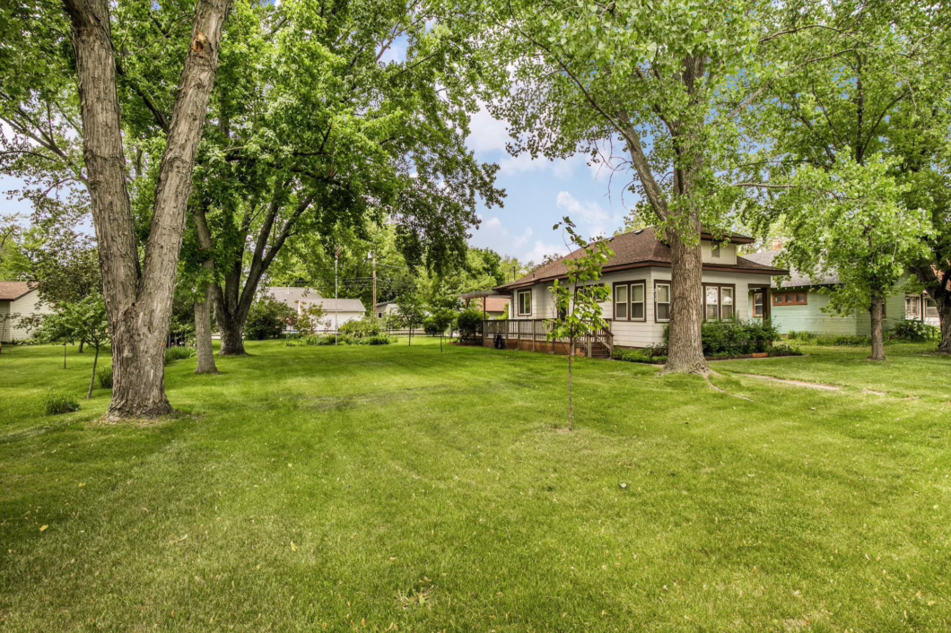 7085206 213 34th Avenue N