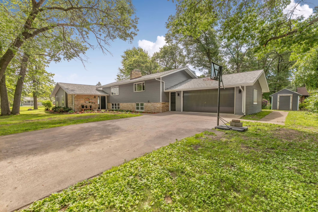7099221 2900 19th Street S