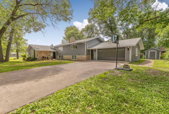 7099221 2900 19th Street S
