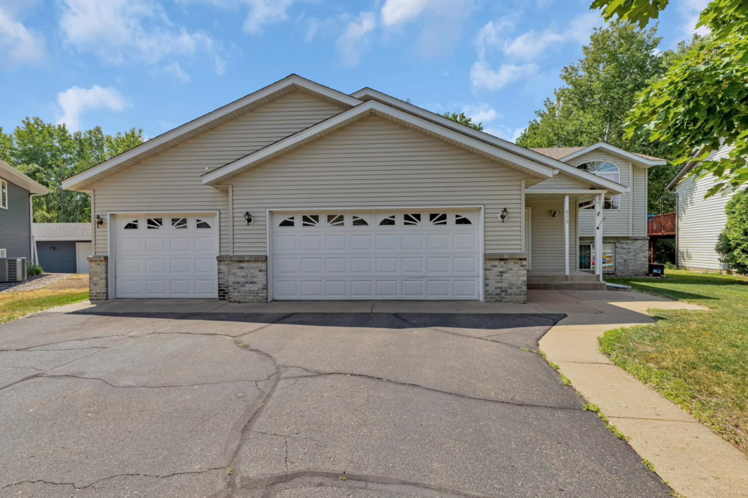 6457694 610 Pinewood Court