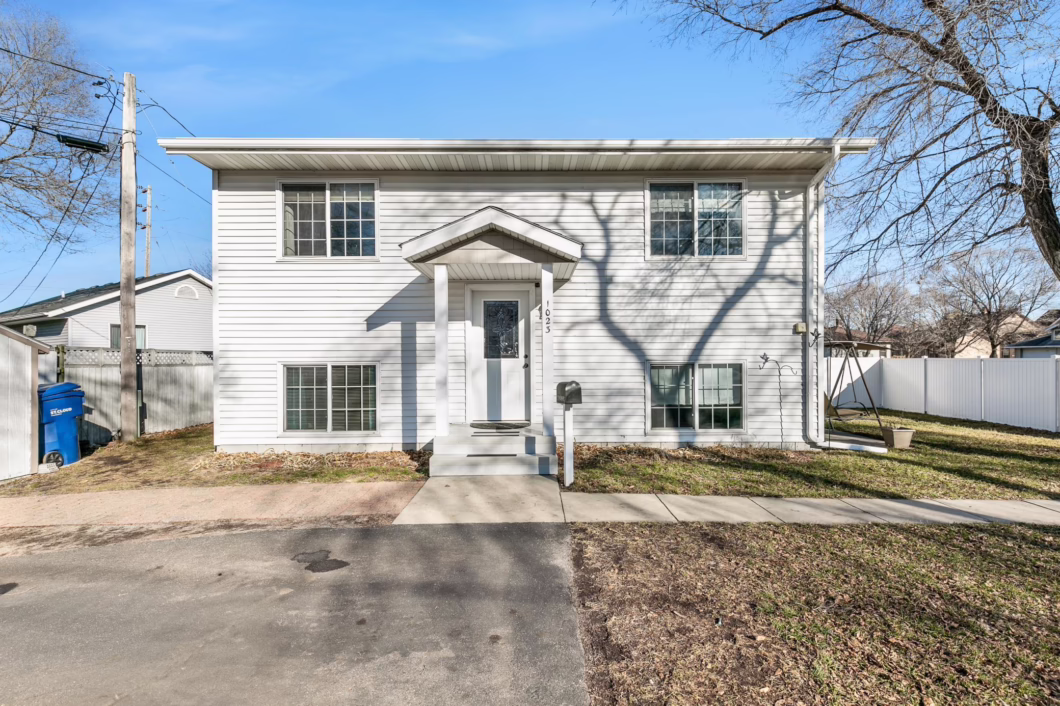 6484803 1023 3rd Street N