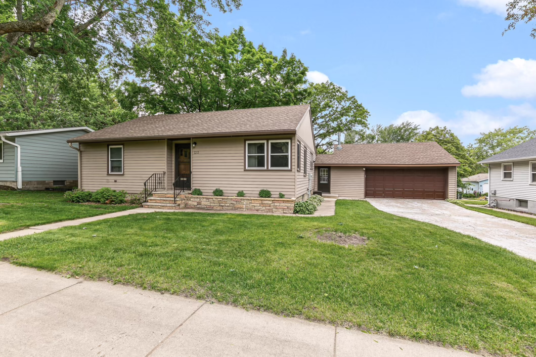 6544988 123 12th Avenue N