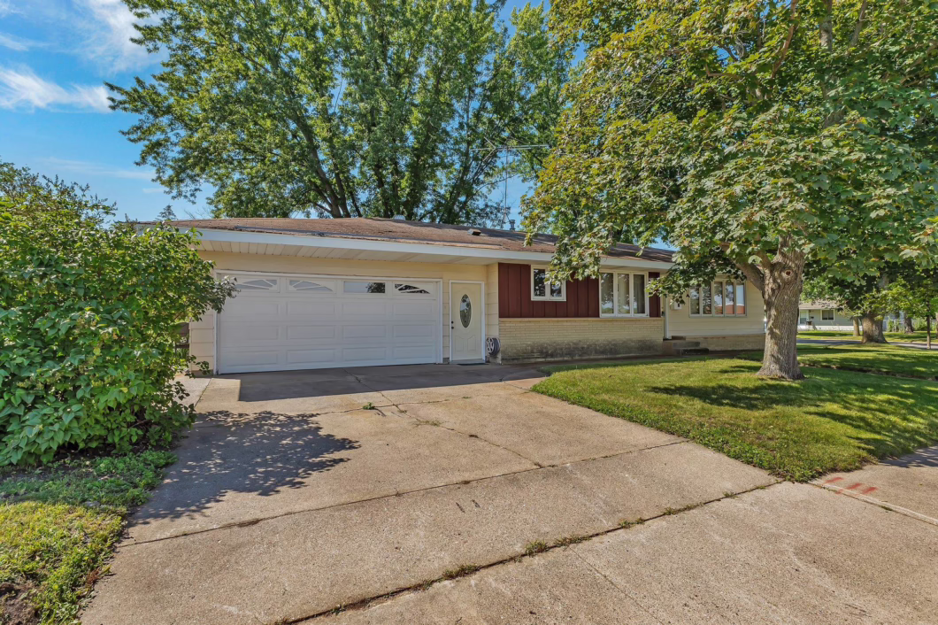 6585370 2518 12th Street N