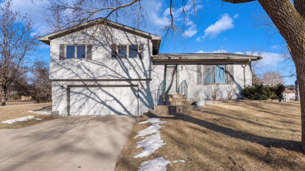 6646002 6215 Laurel Road