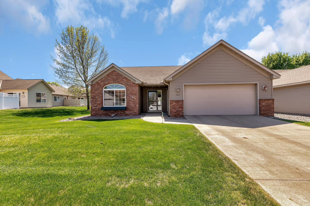 6717479 223 Glenview Loop