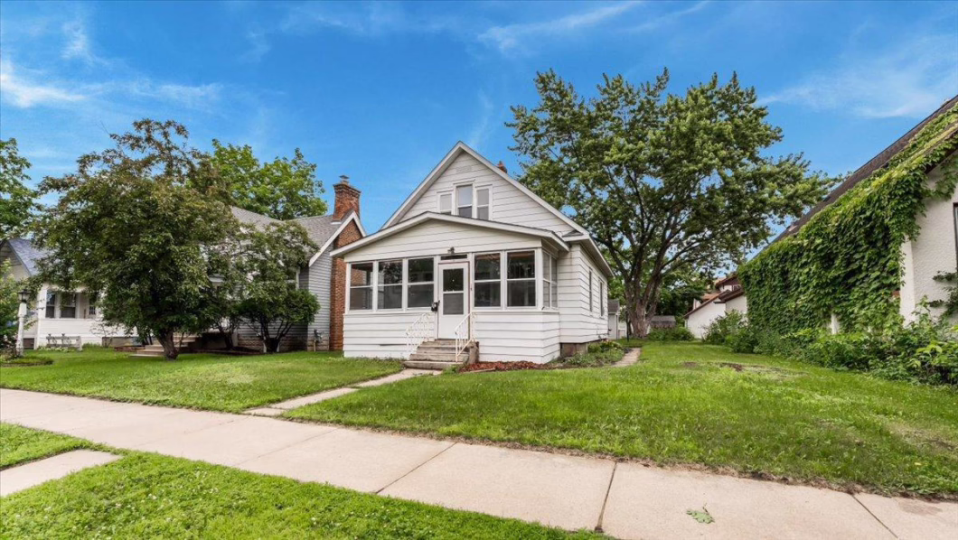 6744414 736 15th Avenue S