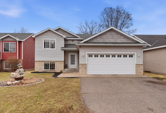 7044047 1208 Knickerbocker Court